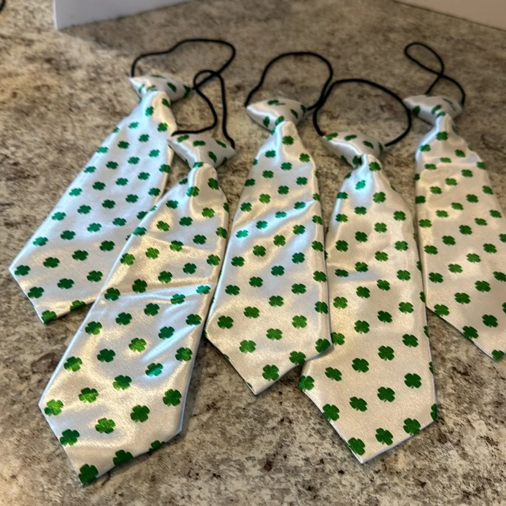 Clover 10 inch unisex ties Attached elastic cord goes under the collar NWOT